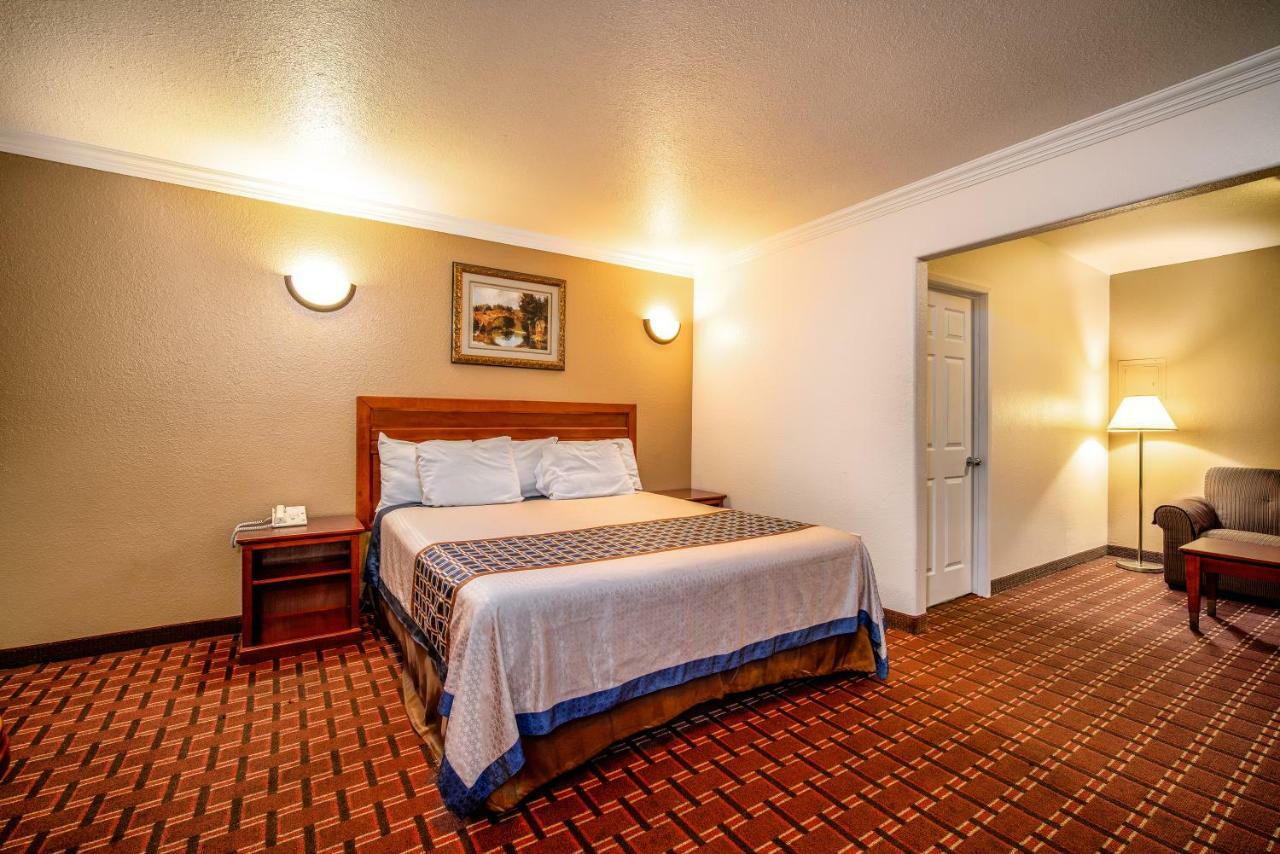 Regency Inn&Suites Downey Exterior foto